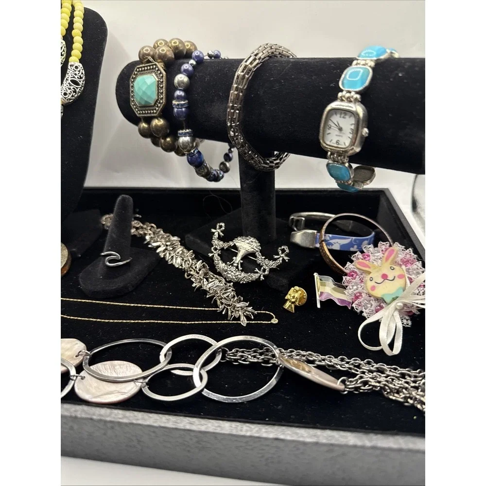 Vintage Lot of 15‎ Necklaces, Bracelets, Earrings And/or Brooches See Pics